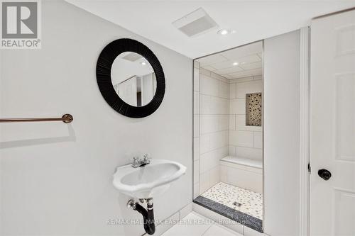 923 Skyline Road, Smith-Ennismore-Lakefield, ON - Indoor Photo Showing Bathroom