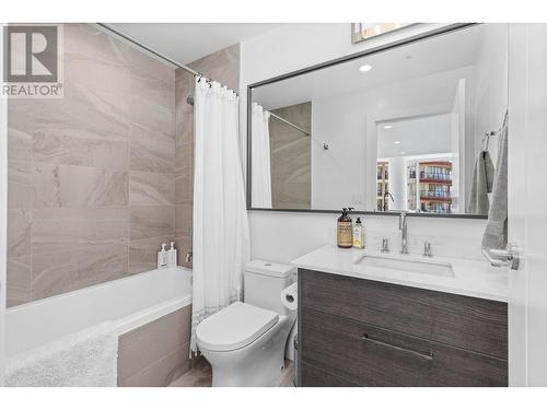 1191 Sunset Drive Unit# 704, Kelowna, BC - Indoor Photo Showing Bathroom