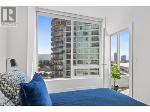 1191 Sunset Drive Unit# 704, Kelowna, BC - Indoor Photo Showing Bedroom