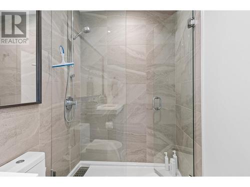 1191 Sunset Drive Unit# 704, Kelowna, BC - Indoor Photo Showing Bathroom