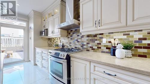 7 Sun Valley Drive, Richmond Hill, ON - Indoor Photo Showing Kitchen