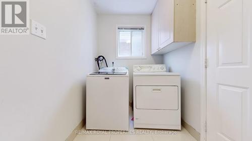 7 Sun Valley Drive, Richmond Hill, ON - Indoor Photo Showing Laundry Room