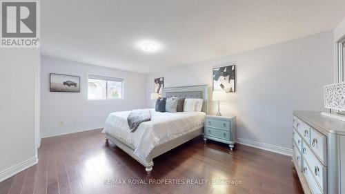 7 Sun Valley Drive, Richmond Hill, ON - Indoor Photo Showing Bedroom