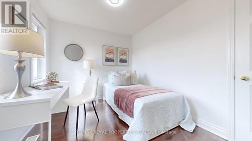 7 Sun Valley Drive, Richmond Hill, ON - Indoor Photo Showing Bedroom