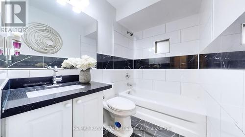 7 Sun Valley Drive, Richmond Hill, ON - Indoor Photo Showing Bathroom