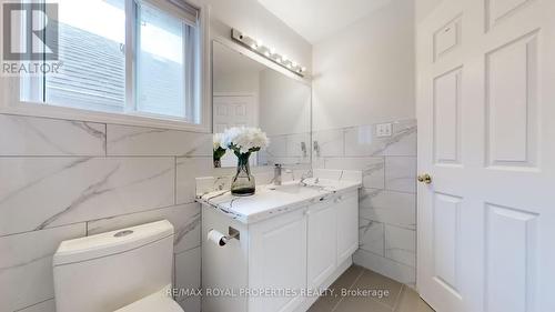 7 Sun Valley Drive, Richmond Hill, ON - Indoor Photo Showing Bathroom