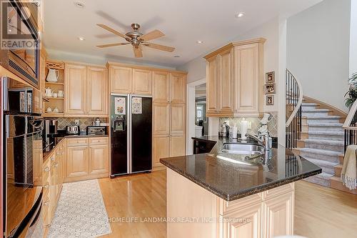 7C - 423 Crossing Bridge Place, Aurora (Aurora Estates), ON - Indoor Photo Showing Kitchen With Double Sink