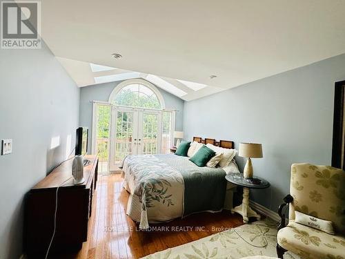 7C - 423 Crossing Bridge Place, Aurora (Aurora Estates), ON - Indoor Photo Showing Bedroom