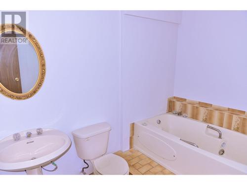 13630 Chief Lake Road, Prince George, BC - Indoor Photo Showing Bathroom