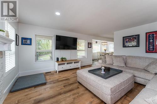 8219 St Patrick Avenue, Prince George, BC - Indoor Photo Showing Living Room