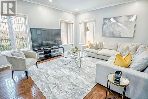 15 Roundstone Drive, Brampton (Credit Valley), ON - Indoor Photo Showing Living Room