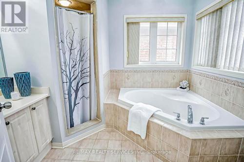 15 Roundstone Drive, Brampton (Credit Valley), ON - Indoor Photo Showing Bathroom