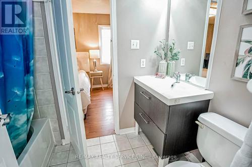 15 Roundstone Drive, Brampton (Credit Valley), ON - Indoor Photo Showing Bathroom