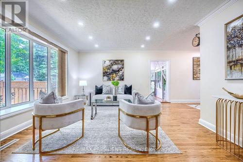 2305 Wagner Crescent, Burlington, ON - Indoor Photo Showing Living Room