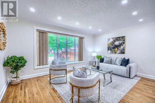 2305 Wagner Crescent, Burlington, ON - Indoor Photo Showing Living Room