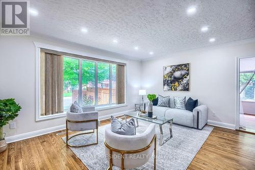 2305 Wagner Crescent, Burlington, ON - Indoor Photo Showing Living Room