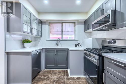 2305 Wagner Crescent, Burlington (Brant), ON - Indoor Photo Showing Kitchen