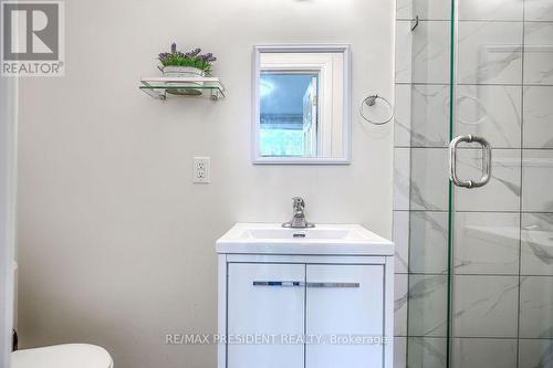 2305 Wagner Crescent, Burlington, ON - Indoor Photo Showing Bathroom