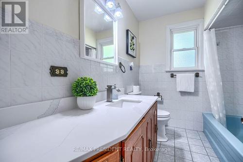 2305 Wagner Crescent, Burlington (Brant), ON - Indoor Photo Showing Bathroom