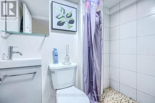 2305 Wagner Crescent, Burlington (Brant), ON - Indoor Photo Showing Bathroom