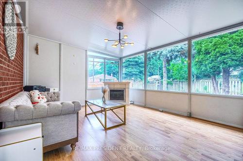 2305 Wagner Crescent, Burlington (Brant), ON - Indoor Photo Showing Living Room With Fireplace