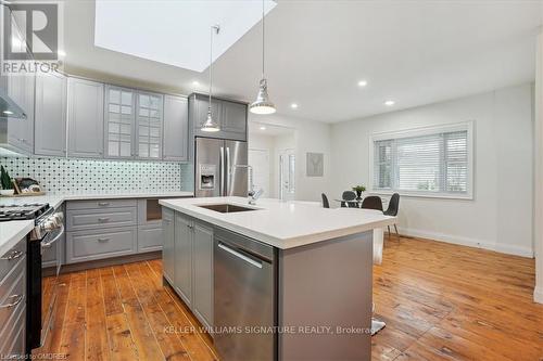 76 Macaulay Street W, Hamilton (North End), ON - Indoor Photo Showing Kitchen With Upgraded Kitchen