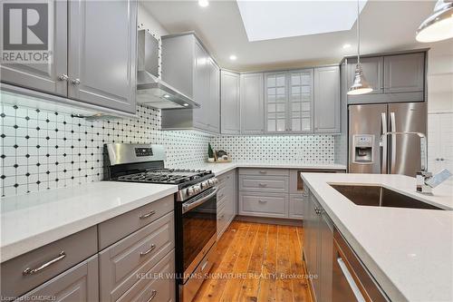 76 Macaulay Street W, Hamilton (North End), ON - Indoor Photo Showing Kitchen With Upgraded Kitchen