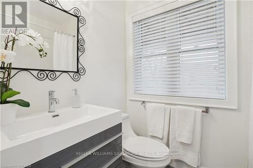 76 Macaulay Street W, Hamilton (North End), ON - Indoor Photo Showing Bathroom