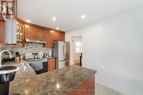 52 Blackwell Place, Brampton (Fletcher'S Creek South), ON - Indoor Photo Showing Kitchen With Double Sink With Upgraded Kitchen