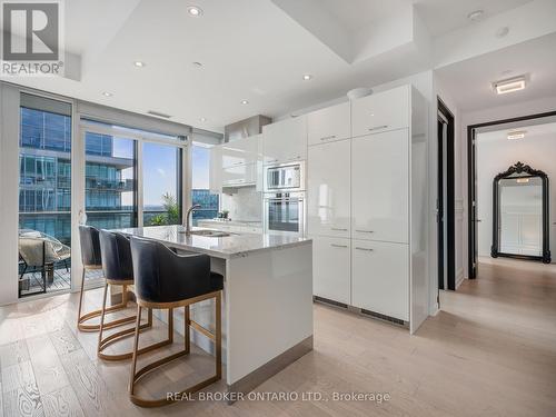 3002 - 90 Park Lawn Road, Toronto (Mimico), ON - Indoor Photo Showing Kitchen With Upgraded Kitchen