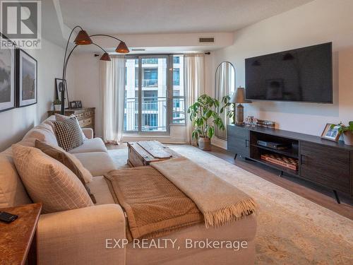 501 - 2111 Lakeshore Boulevard W, Toronto, ON - Indoor Photo Showing Living Room