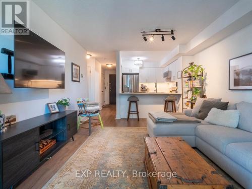 501 - 2111 Lakeshore Boulevard W, Toronto, ON - Indoor Photo Showing Living Room