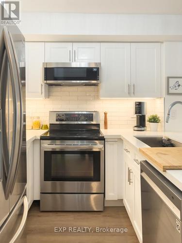 501 - 2111 Lakeshore Boulevard W, Toronto (Mimico), ON - Indoor Photo Showing Kitchen With Upgraded Kitchen