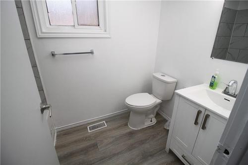 19 Delena Avenue N, Hamilton, ON - Indoor Photo Showing Bathroom