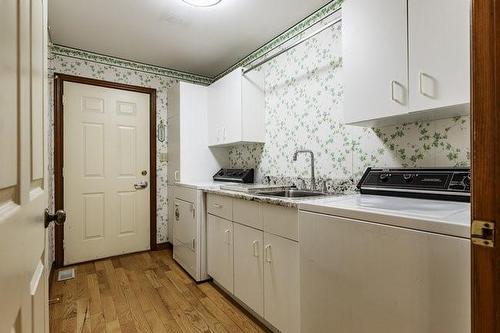 12 Ridge Point Drive, St. Catharines, ON - Indoor Photo Showing Kitchen