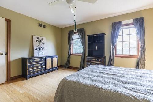 12 Ridge Point Drive, St. Catharines, ON - Indoor Photo Showing Bedroom