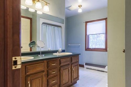 12 Ridge Point Drive, St. Catharines, ON - Indoor Photo Showing Bathroom