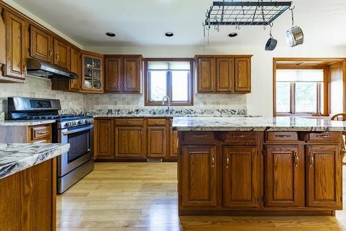 12 Ridge Point Drive, St. Catharines, ON - Indoor Photo Showing Kitchen