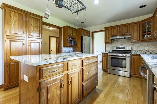 12 Ridge Point Drive, St. Catharines, ON - Indoor Photo Showing Kitchen