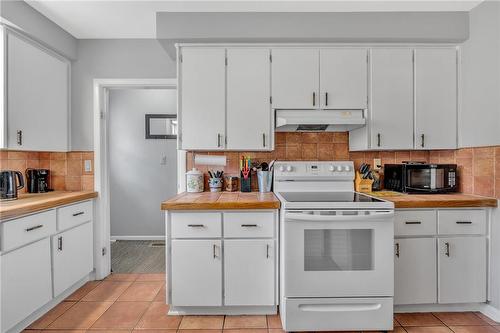 206 Kings Forest Drive, Hamilton, ON - Indoor Photo Showing Kitchen