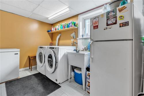 206 Kings Forest Drive, Hamilton, ON - Indoor Photo Showing Laundry Room