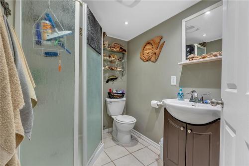 206 Kings Forest Drive, Hamilton, ON - Indoor Photo Showing Bathroom