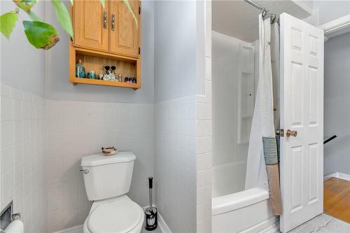 206 Kings Forest Drive, Hamilton, ON - Indoor Photo Showing Bathroom