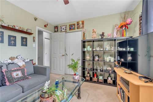 206 Kings Forest Drive, Hamilton, ON - Indoor Photo Showing Other Room