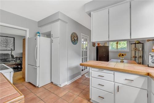 206 Kings Forest Drive, Hamilton, ON - Indoor Photo Showing Kitchen