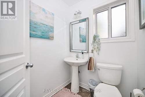 47 Flynn Court, St. Catharines, ON - Indoor Photo Showing Bathroom