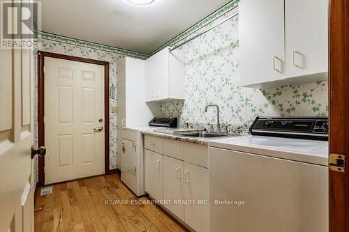 12 Ridge Point Drive, St. Catharines, ON - Indoor Photo Showing Kitchen