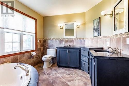 12 Ridge Point Drive, St. Catharines, ON - Indoor Photo Showing Bathroom