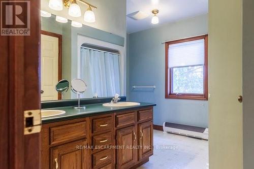 12 Ridge Point Drive, St. Catharines, ON - Indoor Photo Showing Bathroom