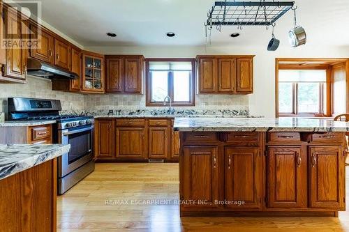 12 Ridge Point Drive, St. Catharines, ON - Indoor Photo Showing Kitchen